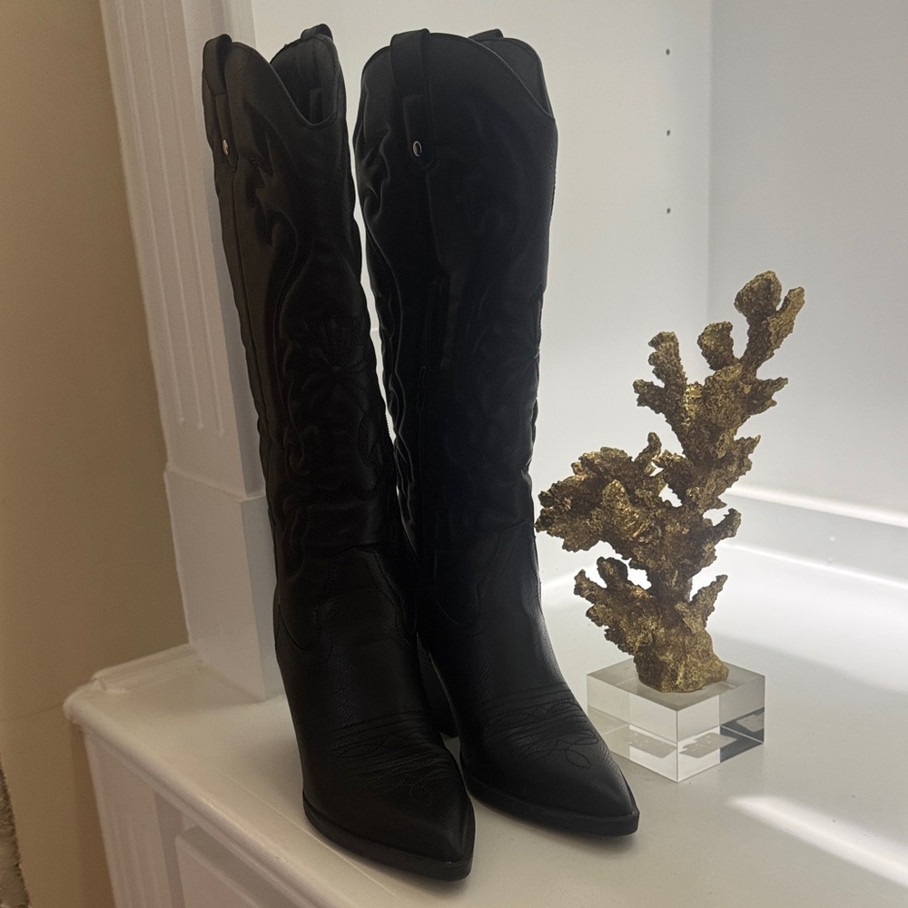 Sleek Black Heeled Boots for Women